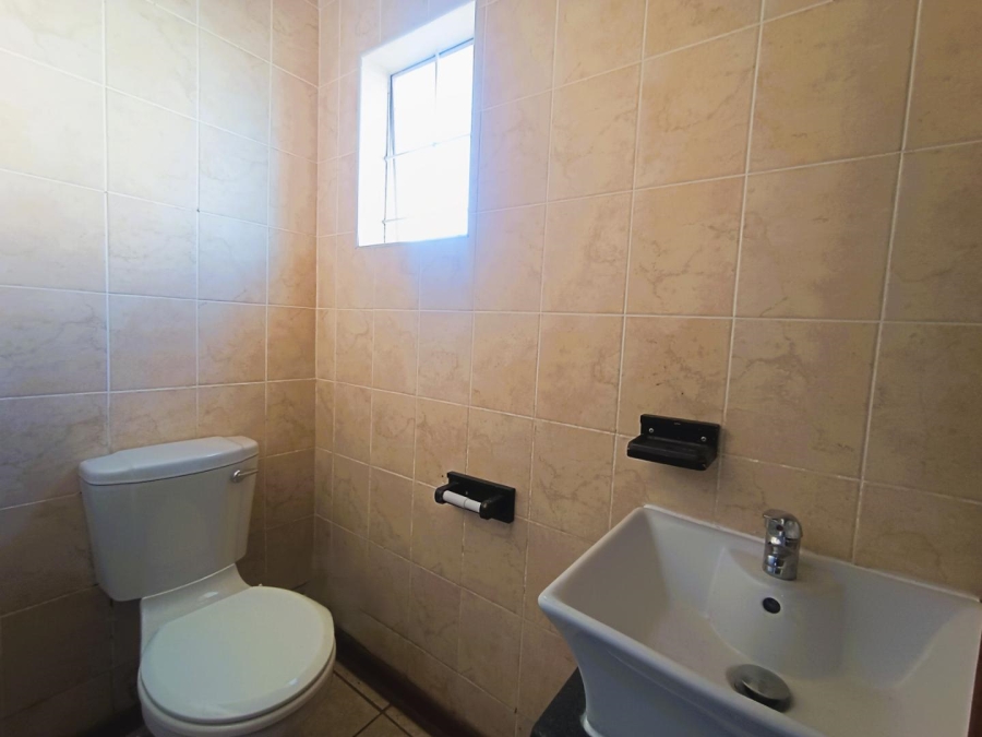4 Bedroom Property for Sale in Langenhovenpark Free State